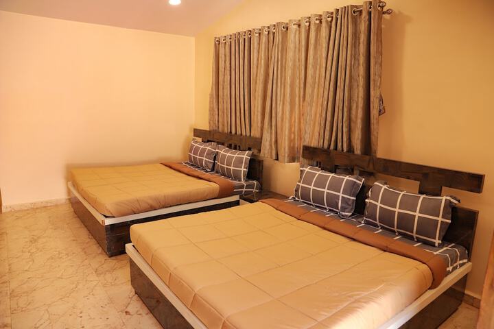 Room 10 of 33