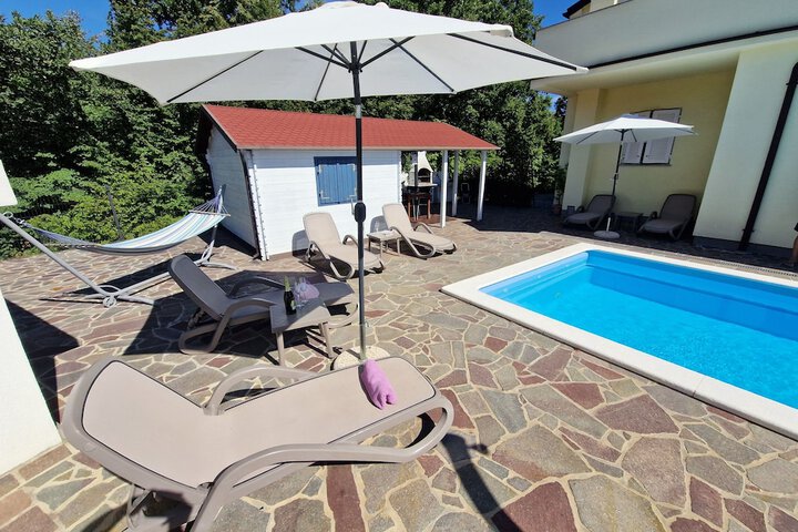 Pool 52 of 72