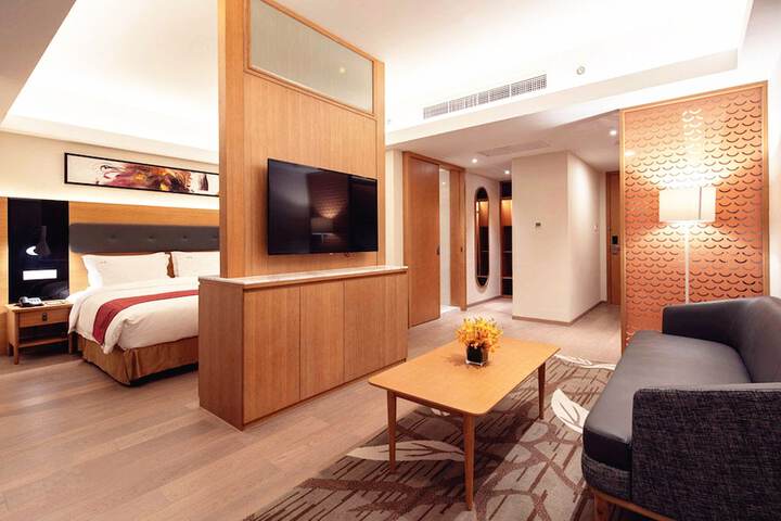 Room 4 of 43