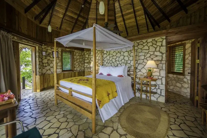 Room 4 of 12