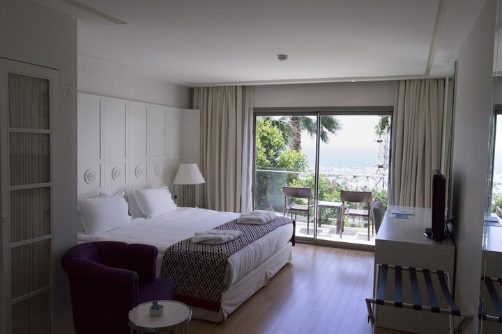 Room 9 of 79