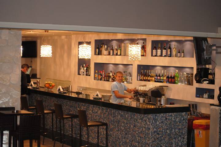 Lounge 56 of 68