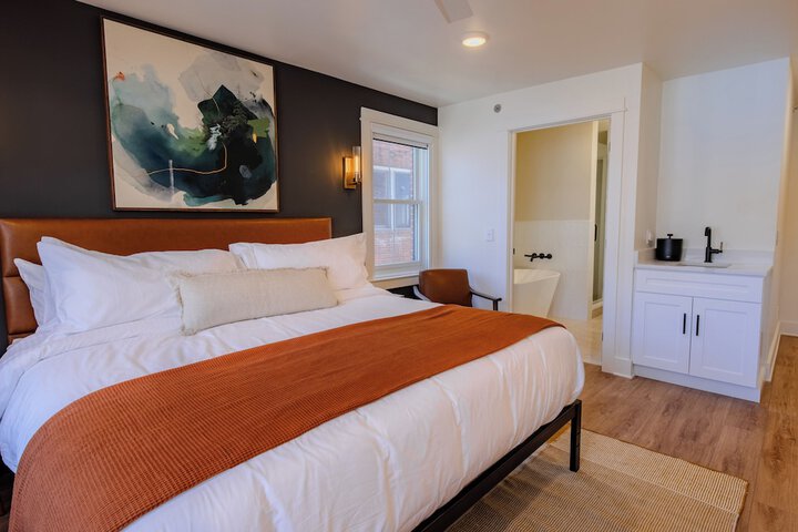 Room 12 of 34