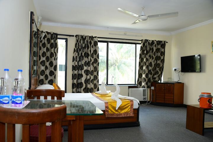 Room 4 of 36