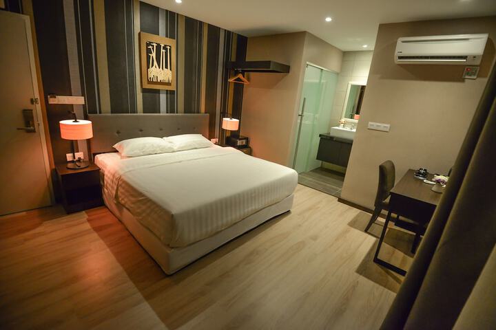 Room 4 of 33