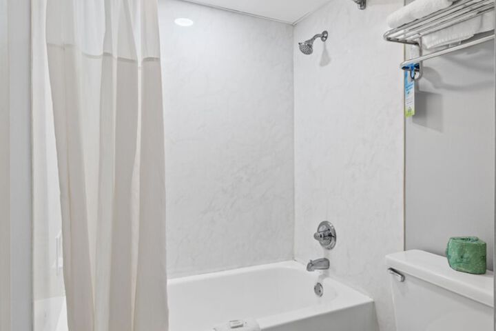 2 Double Beds Mobility Accessible Bathtub with Grab Bars (6 of 12)
