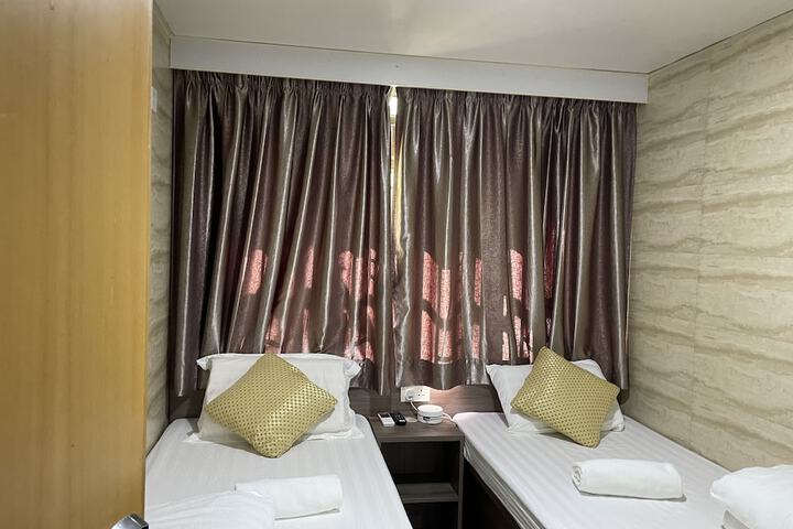 Room 92 of 195
