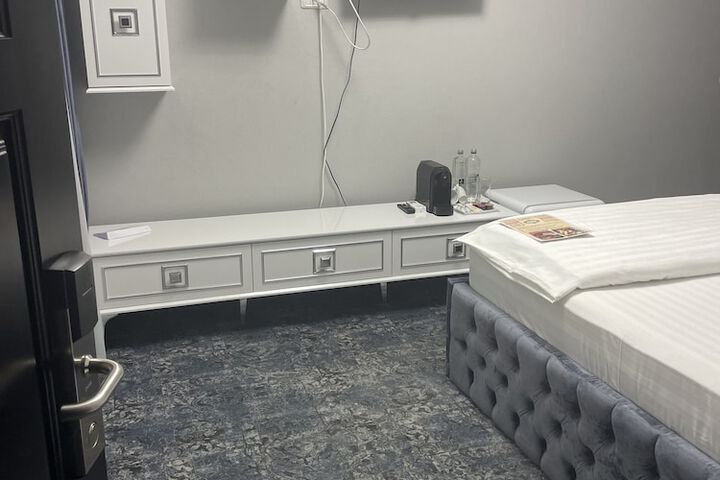 Room 10 of 62