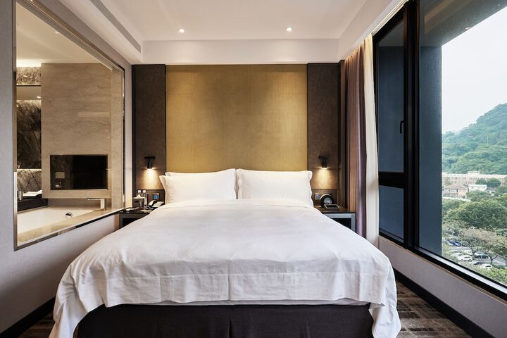 Room 5 of 50