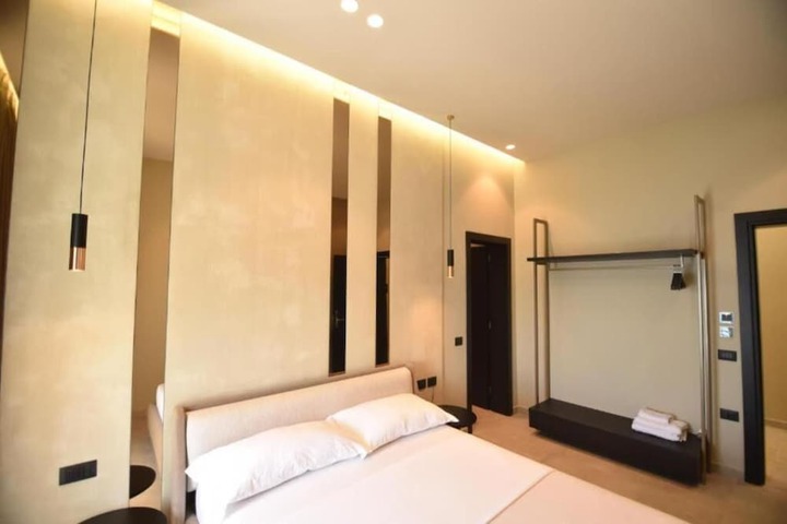 Room 6 of 62