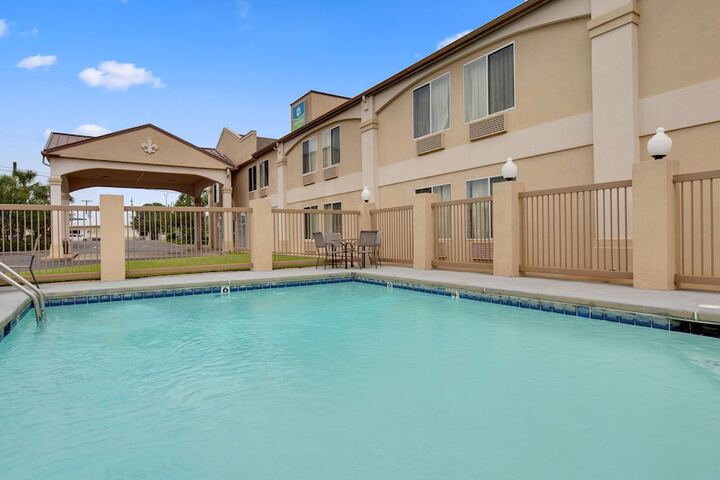 Pool Hotel