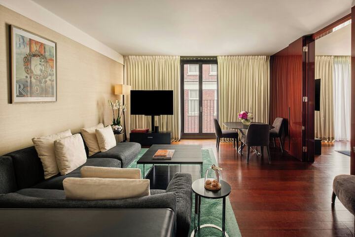 Room 42 of 108