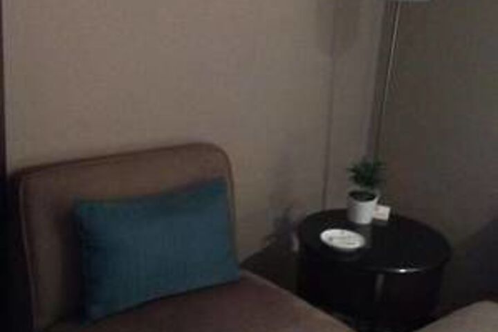 Room 27 of 73