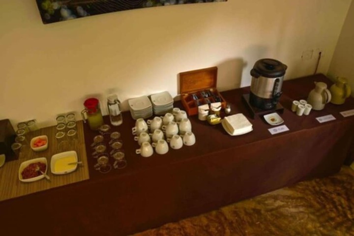 Breakfast/Coffee Service 18 of 32