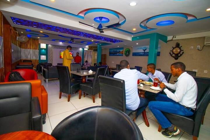 Dining 9 of 20