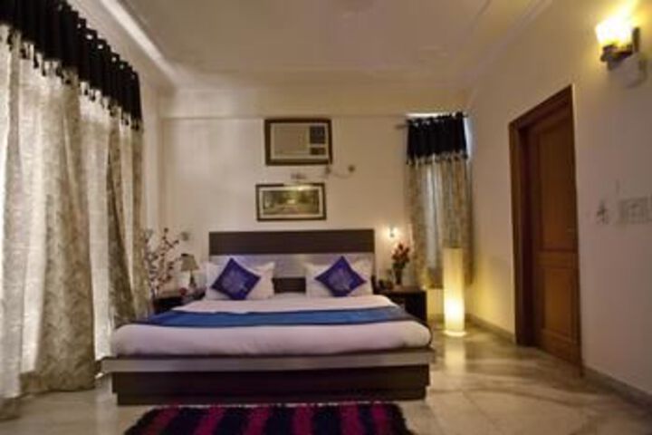 Room 8 of 25