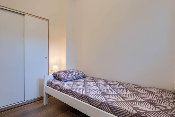 Room 4 of 41