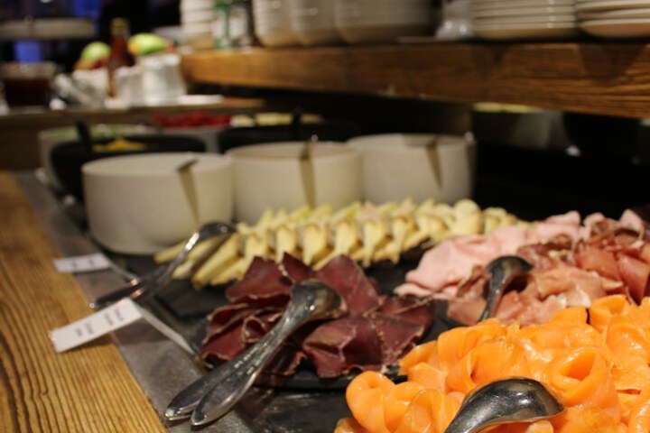Dining 80 of 110