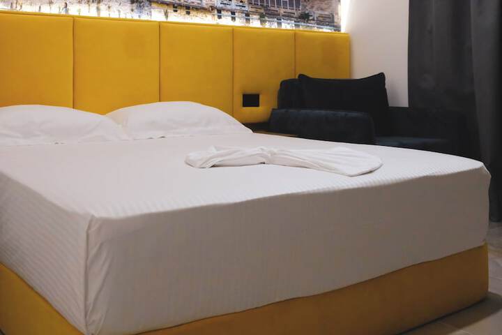 Room 8 of 17