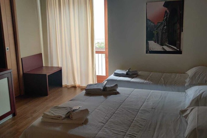 Room 10 of 48