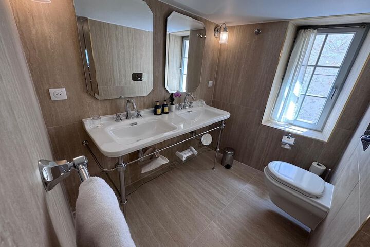 Room 51 of 73