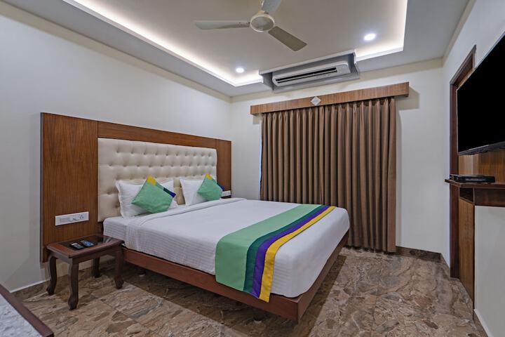Room 12 of 28
