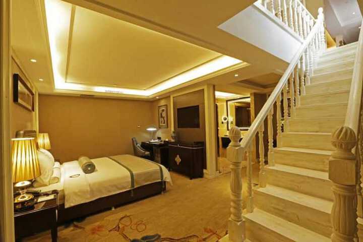 Room 15 of 30
