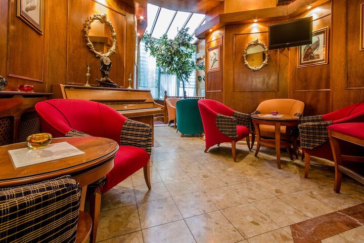 Lounge 117 of 128
