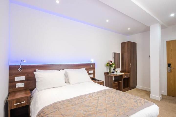 Room 6 of 49