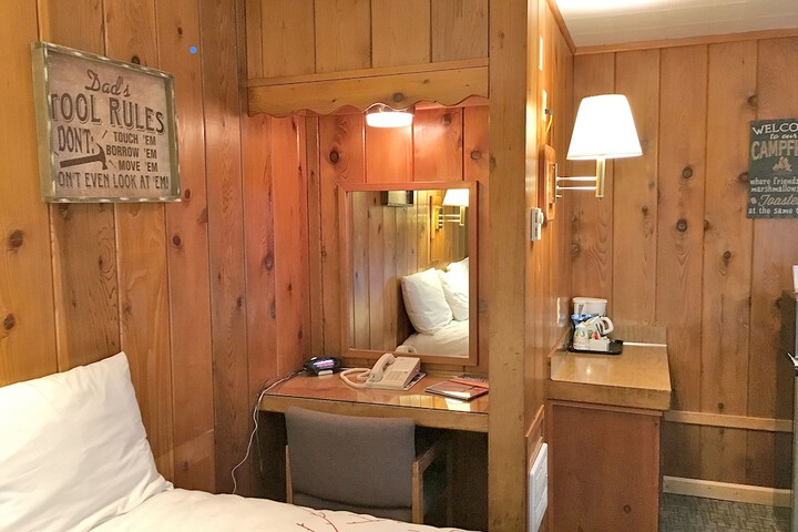 Room 18 of 341