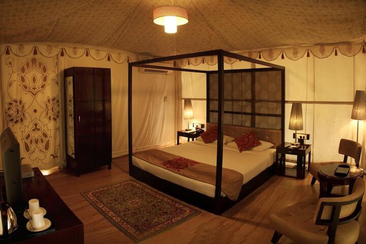 Room 5 of 18