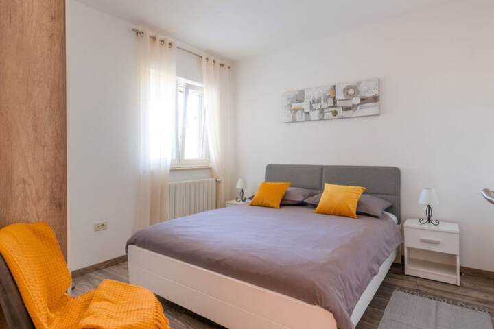 Room 4 of 41