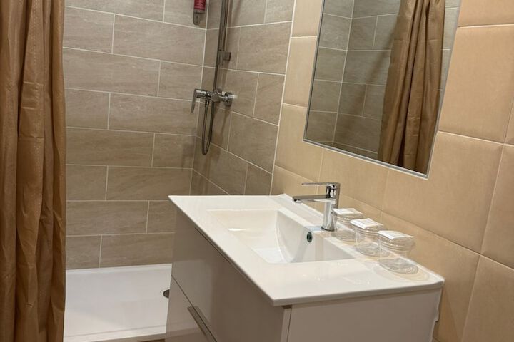 Room 14 of 28
