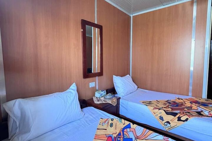 Room 10 of 117