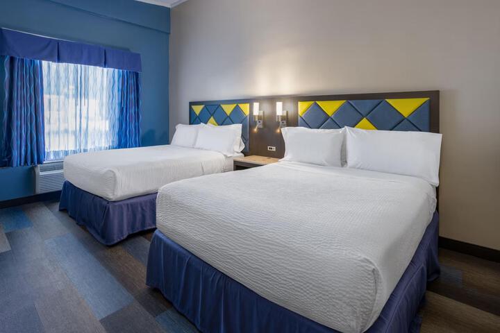 2 Queen Beds (2 of 12)