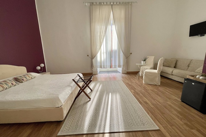 Room 6 of 18
