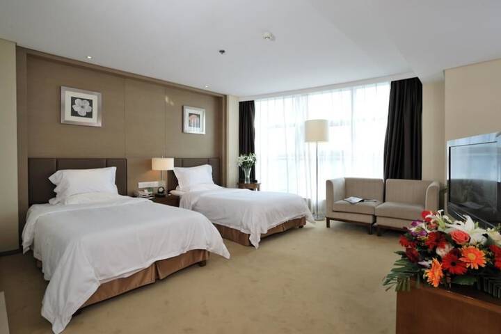 Room 5 of 20