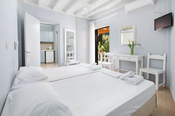 Room 25 of 128