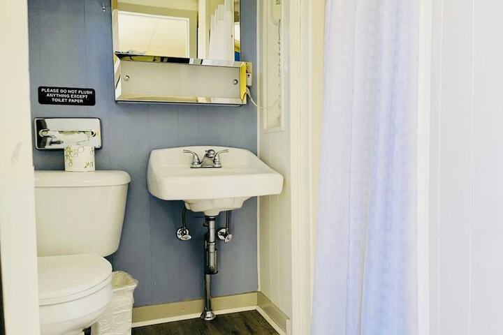 Room 34 of 60