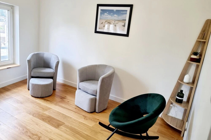 Room 6 of 18