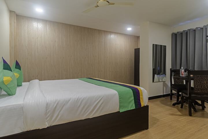 Room 9 of 34