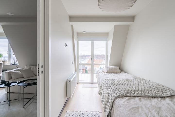 Room 40 of 146