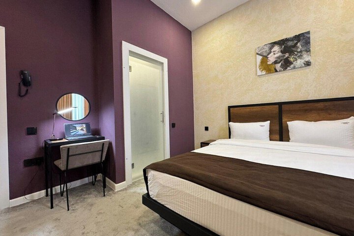 Room 2 of 32