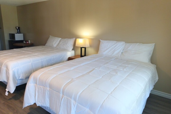 Comfort Double Room 2 Queen Beds Balcony (1 of 11)