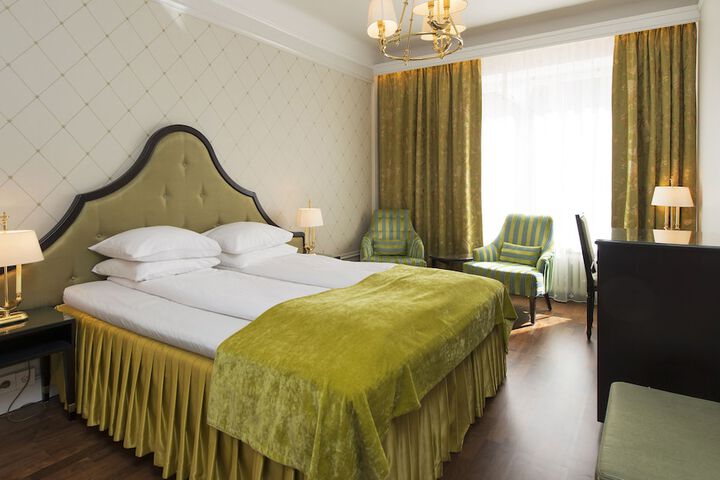 Room 33 of 119