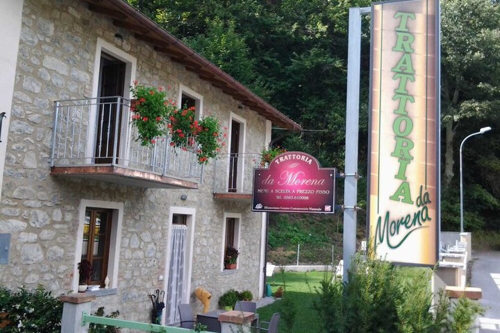 Hotel Exterior 24 of 33