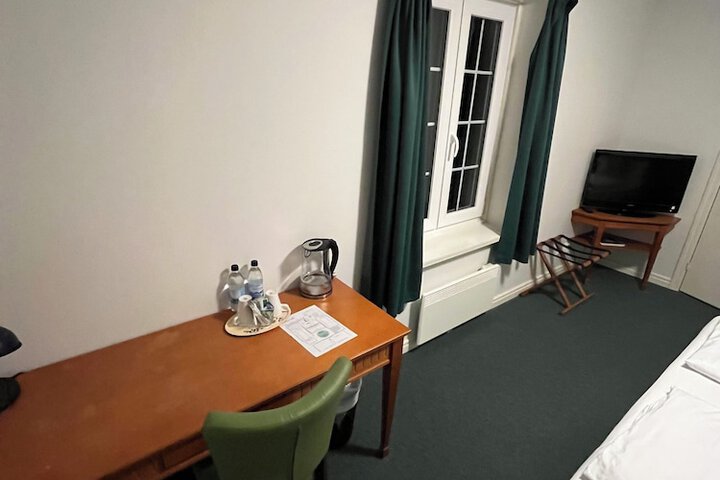 Room 44 of 72