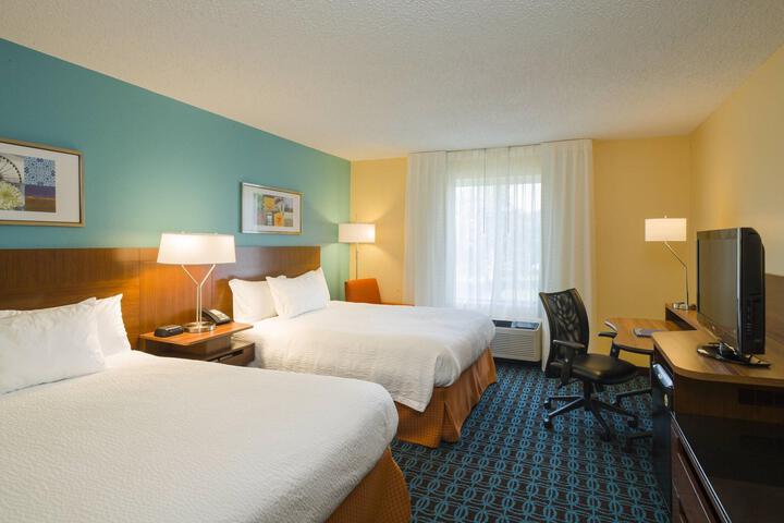2 Queen Beds Work Desk Microwave and Refrigerator WiFi Continental Breakfast (9 of 9)