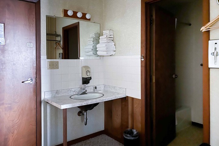 Room 10 of 14