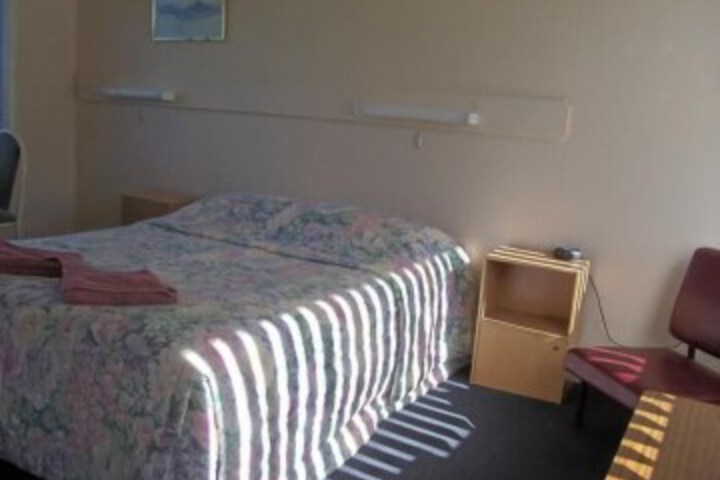 Room 3 of 48